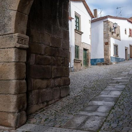 Portas da Villa Miranda do Douro Exterior foto