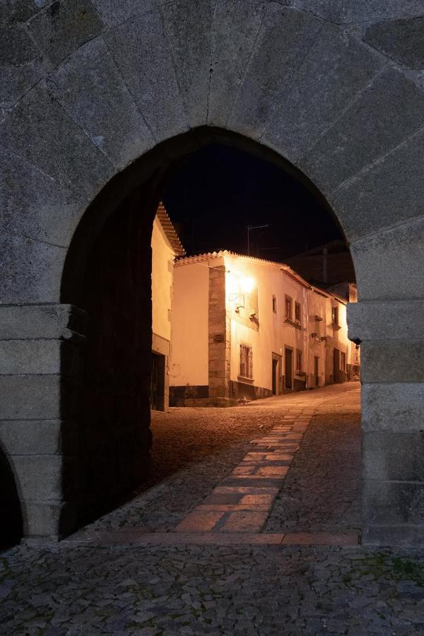 Portas da Villa Miranda do Douro Exterior foto